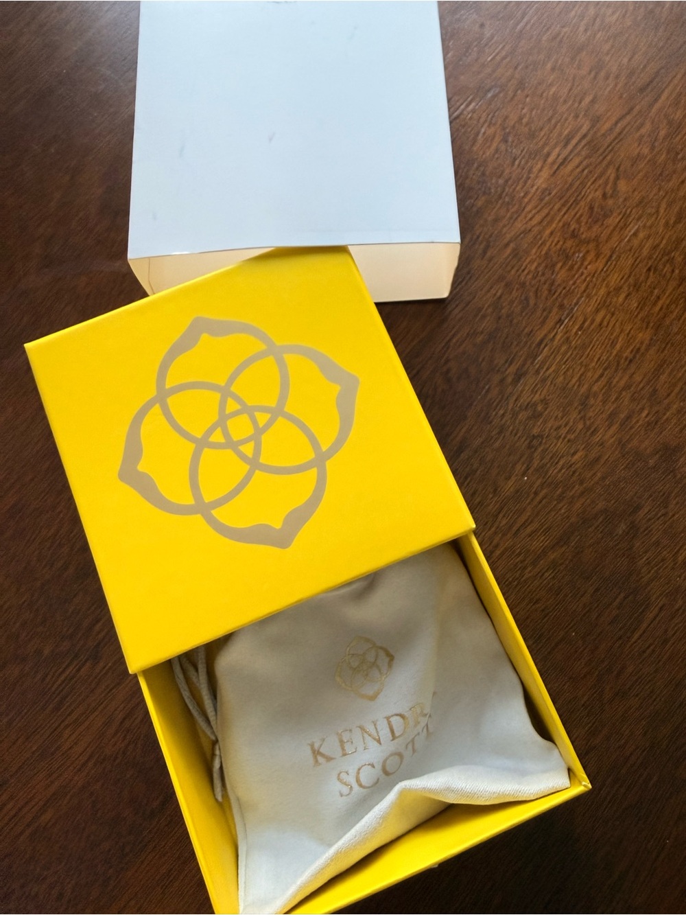 Kendra Scott Gold Necklace with emerald stone - Picture 5 of 6